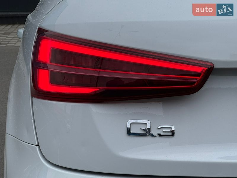 Внедорожник / Кроссовер Audi Q3 2017 в Киеве