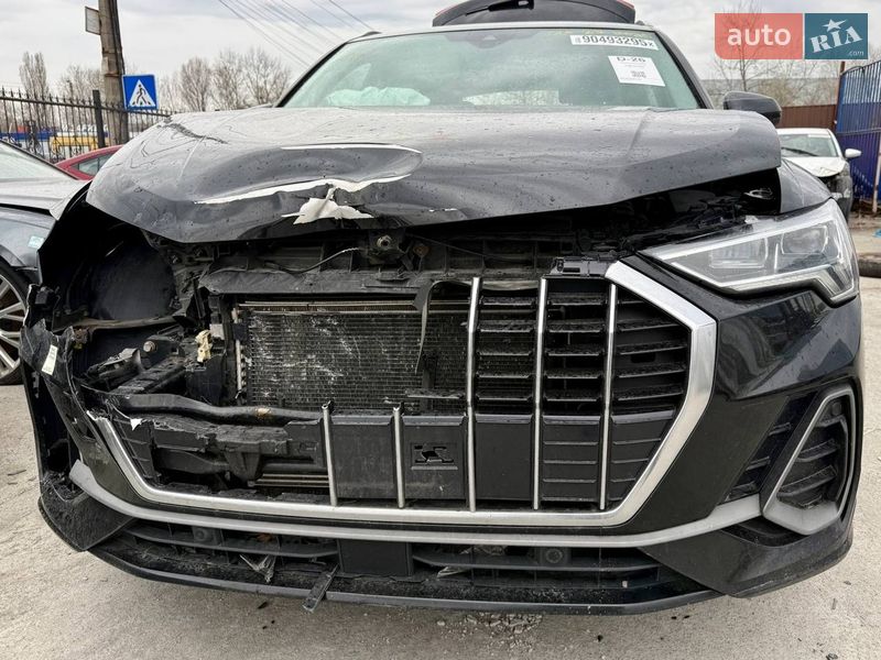 Внедорожник / Кроссовер Audi Q3 2019 в Киеве