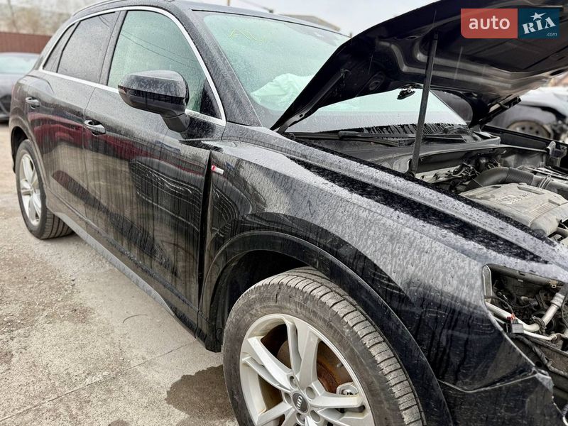 Внедорожник / Кроссовер Audi Q3 2019 в Киеве