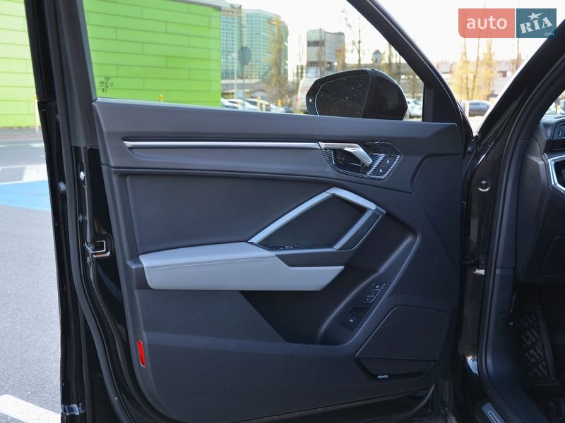 Позашляховик / Кросовер Audi Q3 2023 в Києві