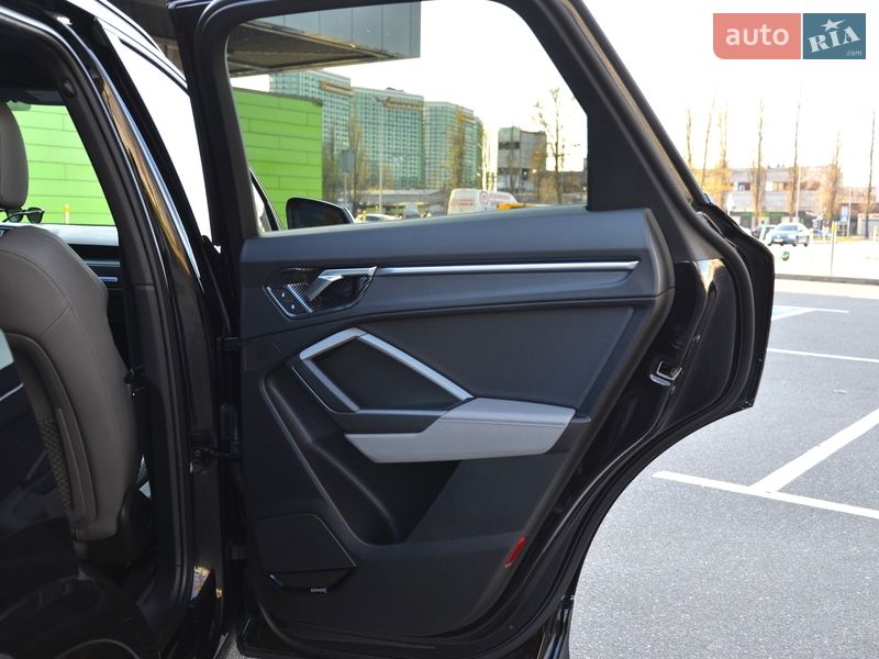 Позашляховик / Кросовер Audi Q3 2023 в Києві