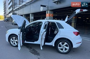 Внедорожник / Кроссовер Audi Q3 2020 в Киеве