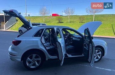 Внедорожник / Кроссовер Audi Q3 2020 в Киеве