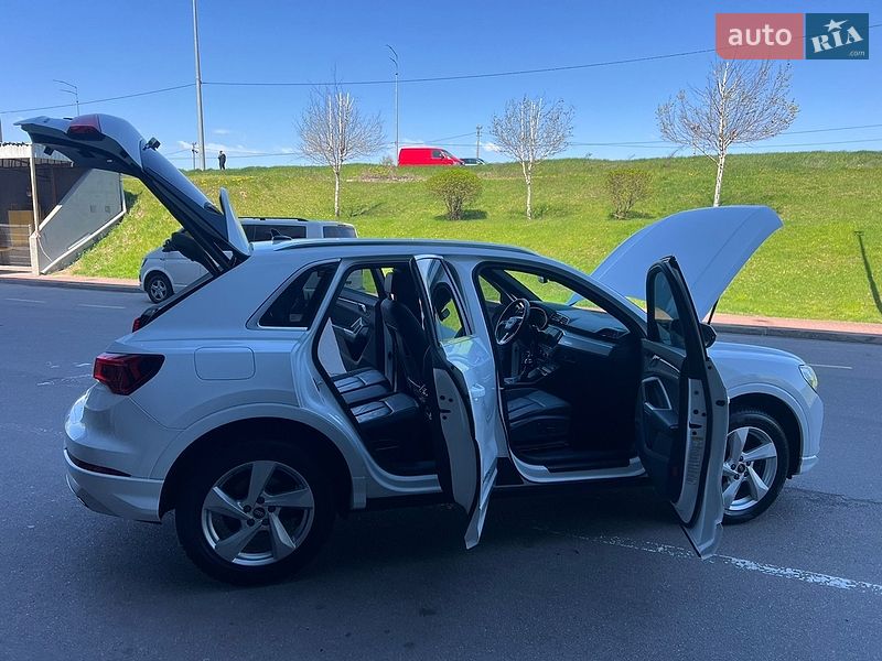 Внедорожник / Кроссовер Audi Q3 2020 в Киеве