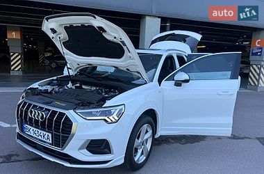 Внедорожник / Кроссовер Audi Q3 2020 в Киеве