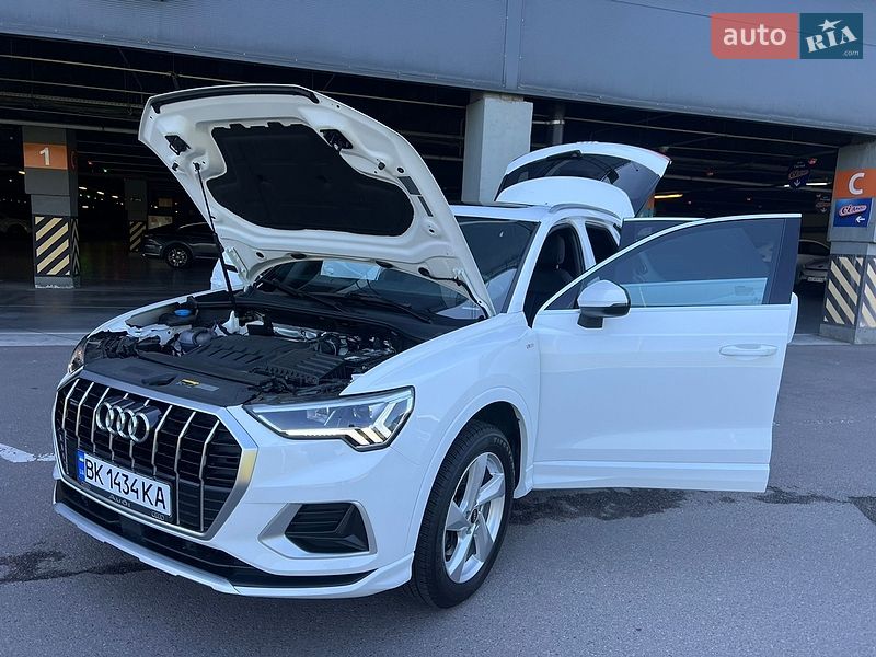 Внедорожник / Кроссовер Audi Q3 2020 в Киеве