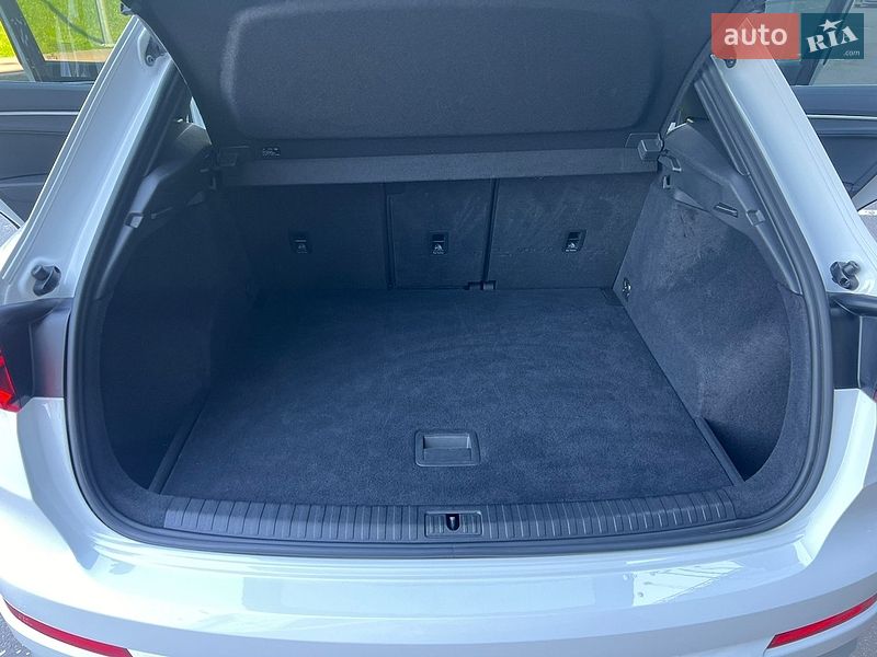 Внедорожник / Кроссовер Audi Q3 2020 в Киеве