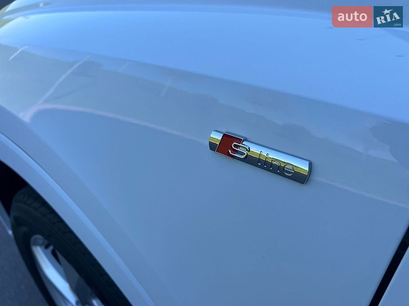 Внедорожник / Кроссовер Audi Q3 2020 в Киеве