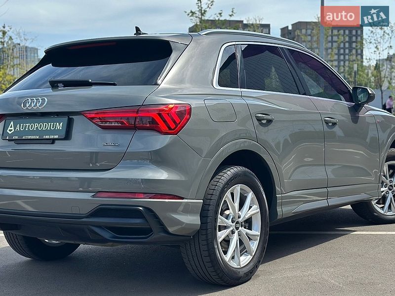 Внедорожник / Кроссовер Audi Q3 2020 в Киеве
