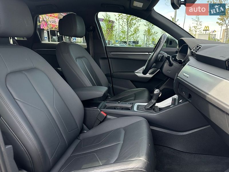 Внедорожник / Кроссовер Audi Q3 2020 в Киеве