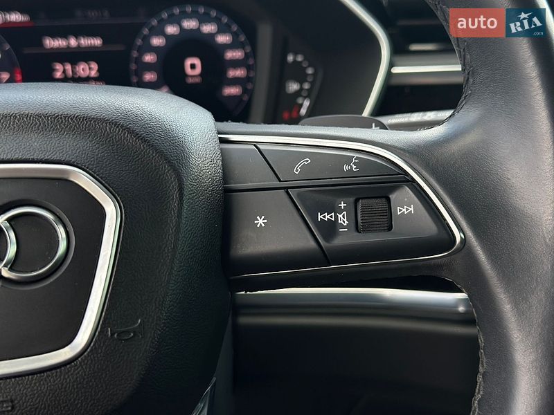Внедорожник / Кроссовер Audi Q3 2020 в Киеве