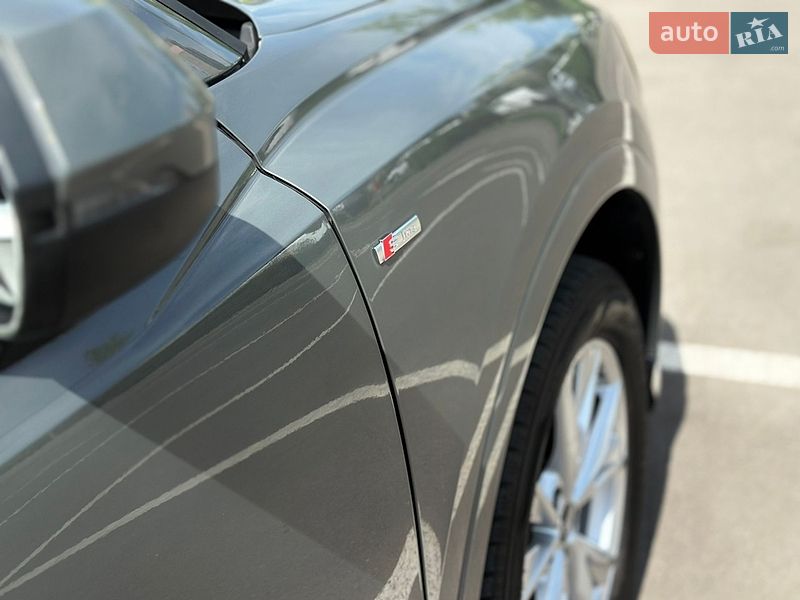 Внедорожник / Кроссовер Audi Q3 2020 в Киеве