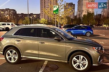 Внедорожник / Кроссовер Audi Q3 2020 в Киеве
