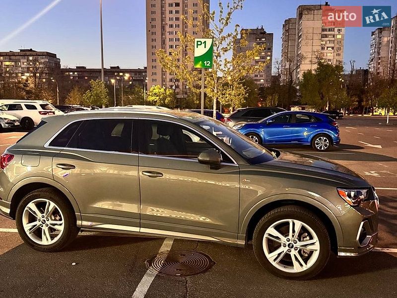 Внедорожник / Кроссовер Audi Q3 2020 в Киеве