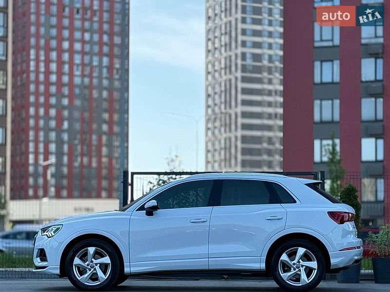 Позашляховик / Кросовер Audi Q3 2020 в Києві