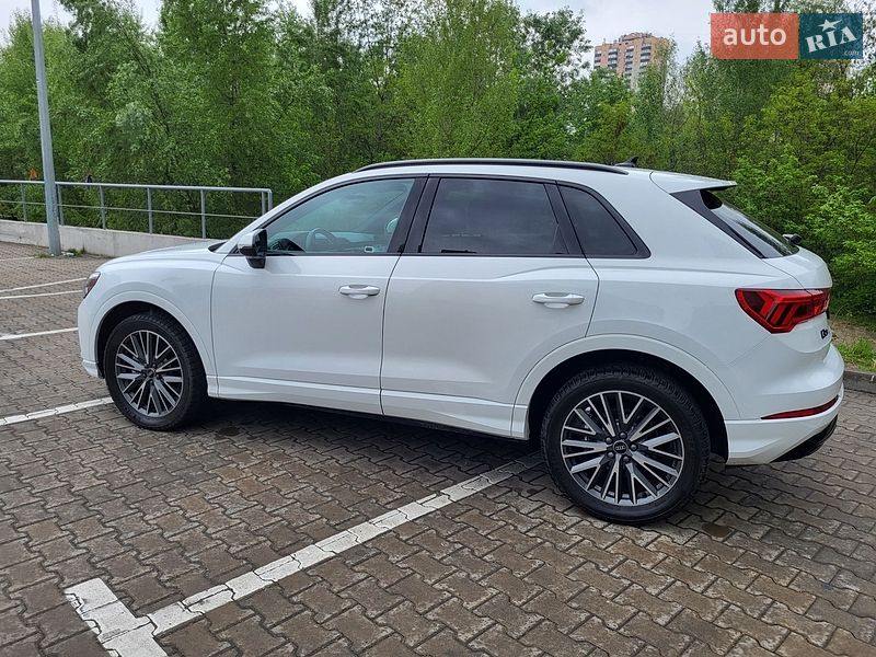 Внедорожник / Кроссовер Audi Q3 2022 в Киеве