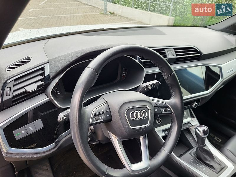 Внедорожник / Кроссовер Audi Q3 2022 в Киеве