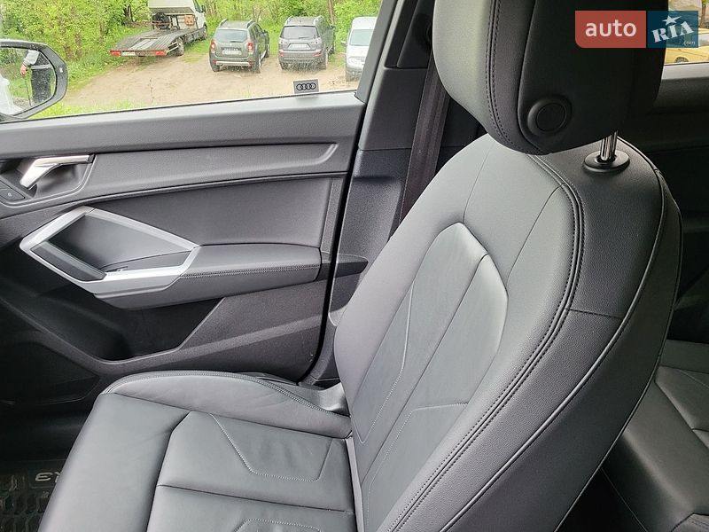 Внедорожник / Кроссовер Audi Q3 2022 в Киеве