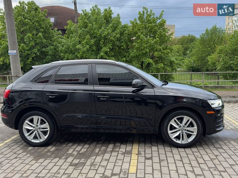 Внедорожник / Кроссовер Audi Q3 2017 в Черновцах