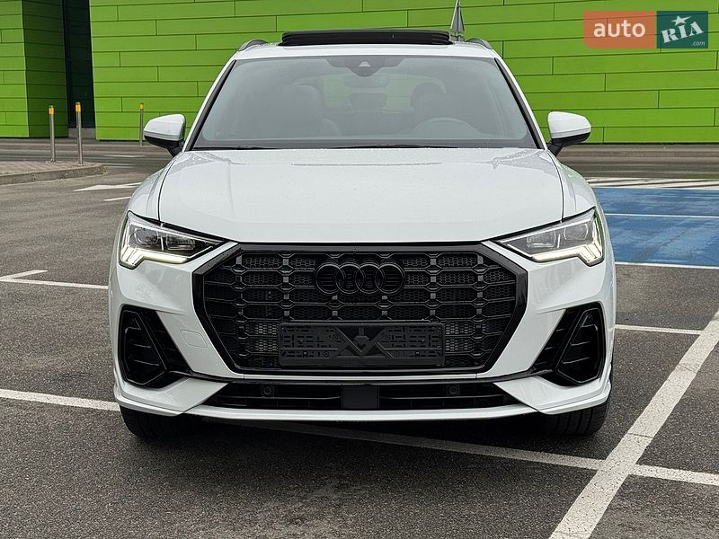 Внедорожник / Кроссовер Audi Q3 2023 в Киеве