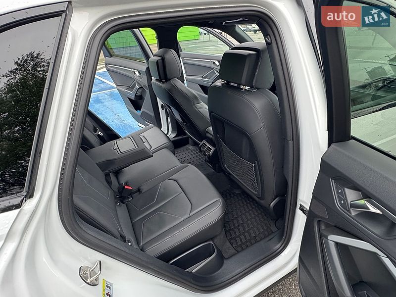 Внедорожник / Кроссовер Audi Q3 2023 в Киеве
