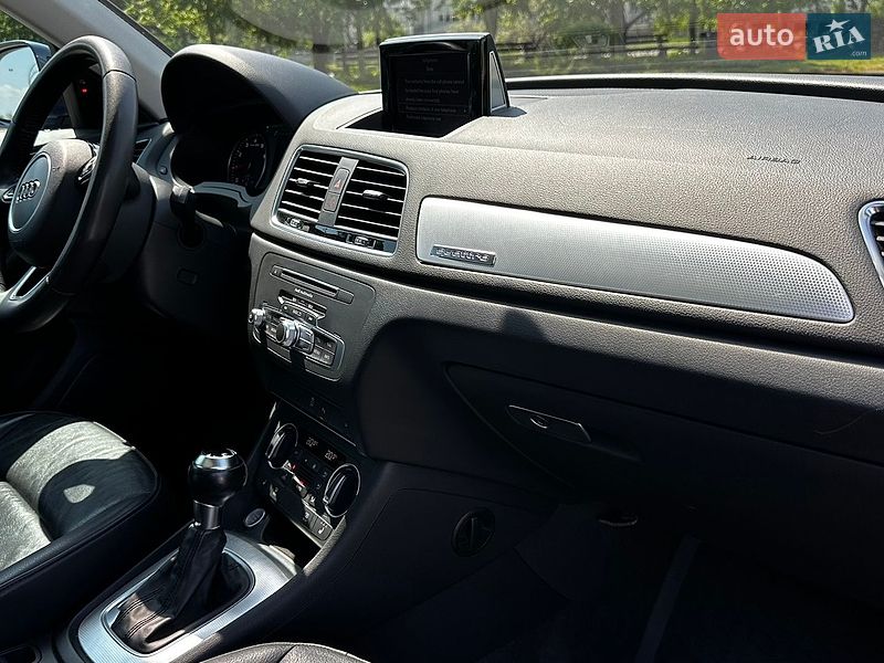 Позашляховик / Кросовер Audi Q3 2015 в Києві