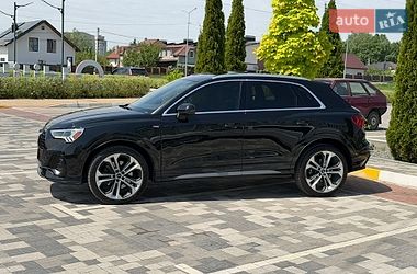 Внедорожник / Кроссовер Audi Q3 2020 в Киеве