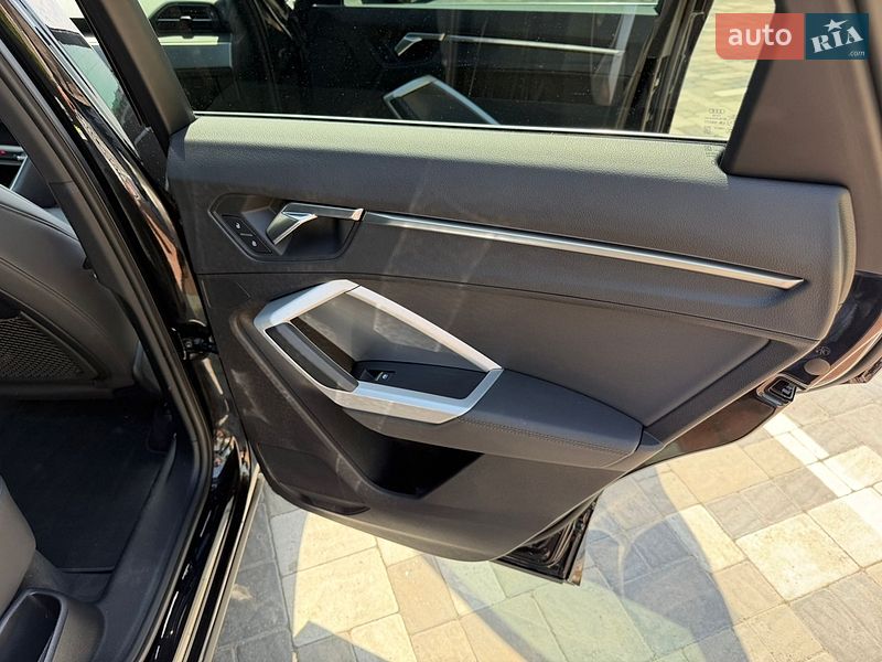 Внедорожник / Кроссовер Audi Q3 2020 в Киеве