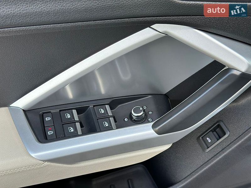 Внедорожник / Кроссовер Audi Q3 2019 в Киеве