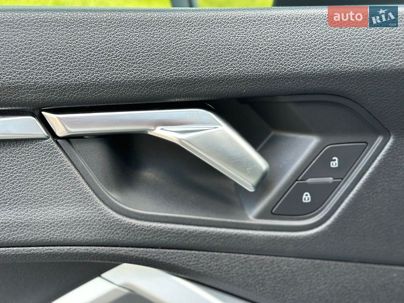Внедорожник / Кроссовер Audi Q3 2019 в Киеве