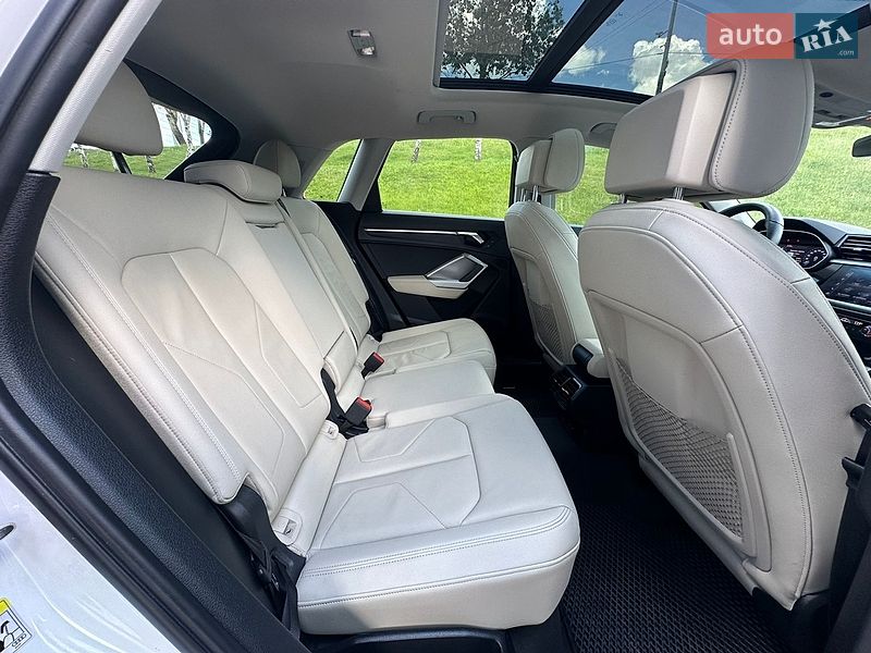 Внедорожник / Кроссовер Audi Q3 2019 в Киеве