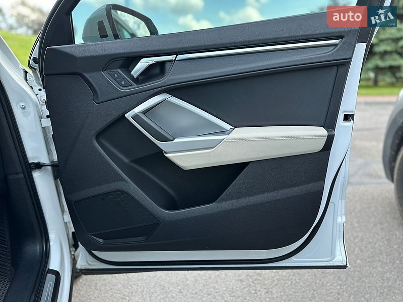 Внедорожник / Кроссовер Audi Q3 2019 в Киеве