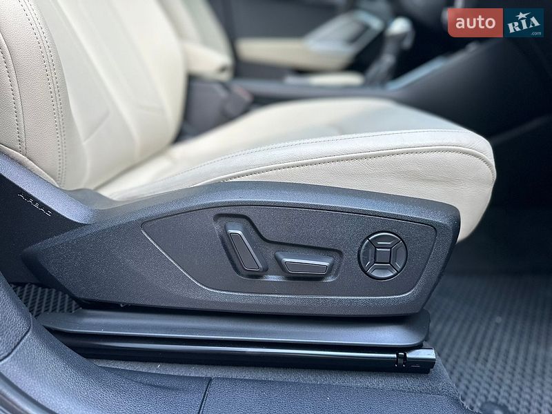 Внедорожник / Кроссовер Audi Q3 2019 в Киеве