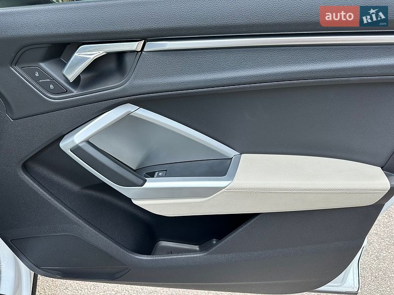 Внедорожник / Кроссовер Audi Q3 2019 в Киеве