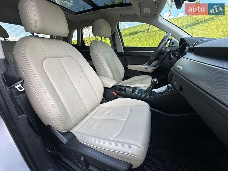 Внедорожник / Кроссовер Audi Q3 2019 в Киеве