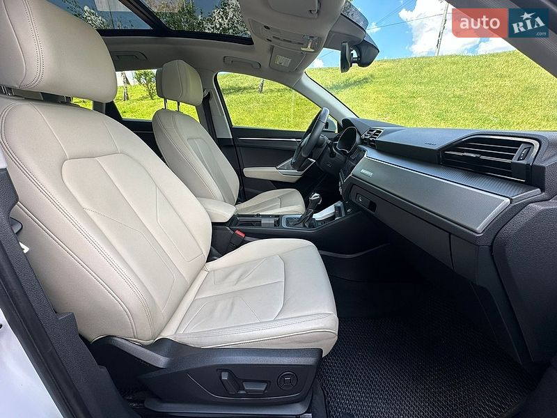 Внедорожник / Кроссовер Audi Q3 2019 в Киеве
