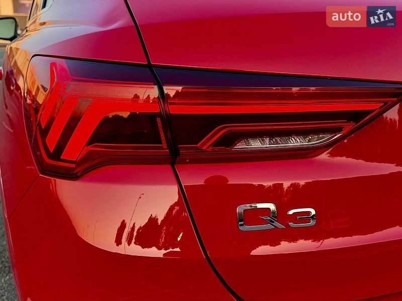 Позашляховик / Кросовер Audi Q3 2021 в Києві