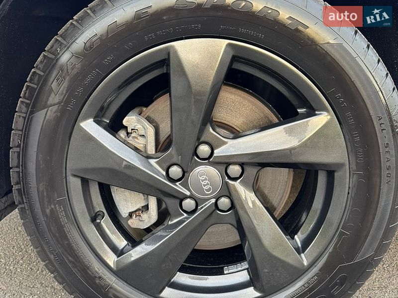 Позашляховик / Кросовер Audi Q3 2020 в Києві
