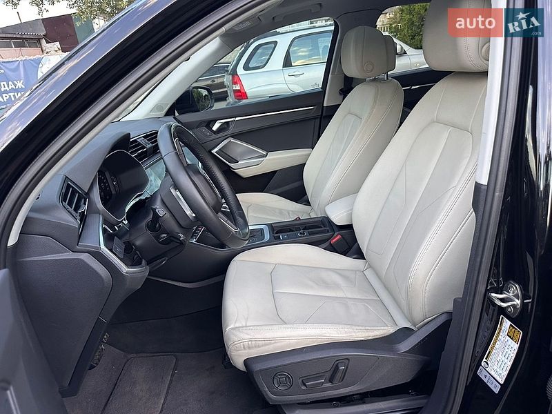 Внедорожник / Кроссовер Audi Q3 2019 в Киеве