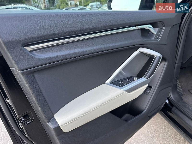 Внедорожник / Кроссовер Audi Q3 2019 в Киеве