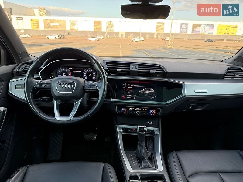 Внедорожник / Кроссовер Audi Q3 2021 в Киеве