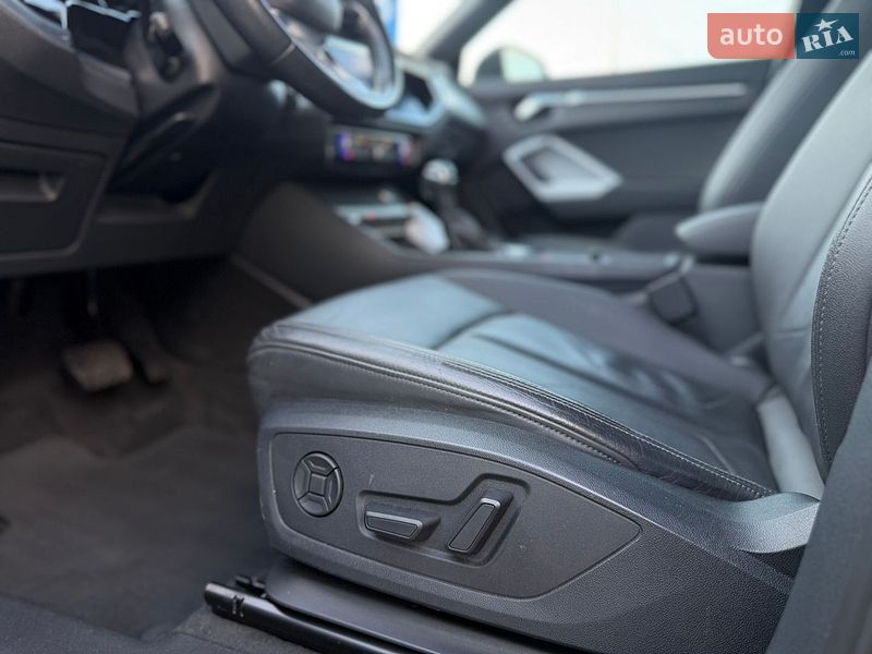 Внедорожник / Кроссовер Audi Q3 2021 в Киеве