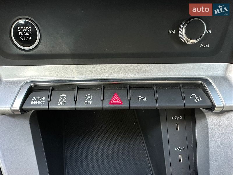 Внедорожник / Кроссовер Audi Q3 2024 в Киеве