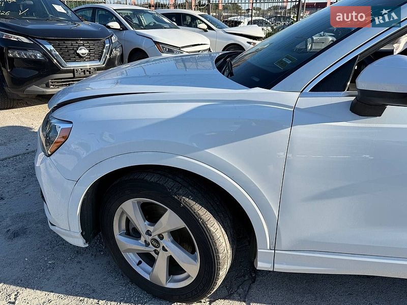 Позашляховик / Кросовер Audi Q3 2021 в Києві