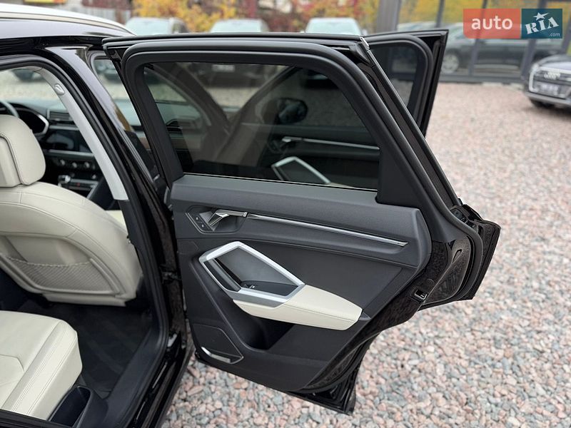 Позашляховик / Кросовер Audi Q3 2021 в Києві