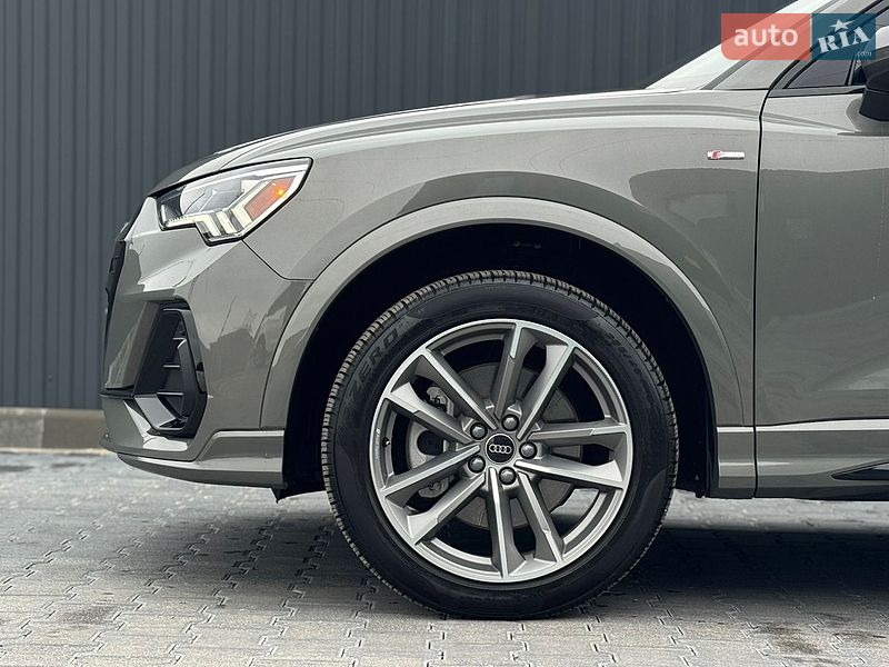 Внедорожник / Кроссовер Audi Q3 2024 в Тернополе