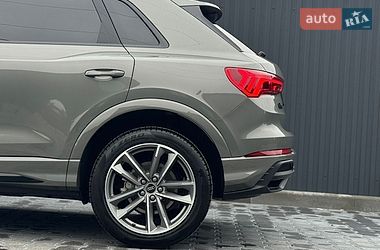 Внедорожник / Кроссовер Audi Q3 2024 в Тернополе