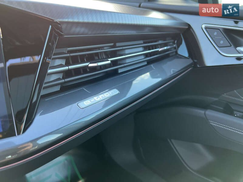 Позашляховик / Кросовер Audi Q4 e-tron 2023 в Івано-Франківську