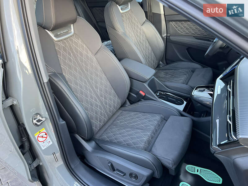 Позашляховик / Кросовер Audi Q4 e-tron 2023 в Івано-Франківську