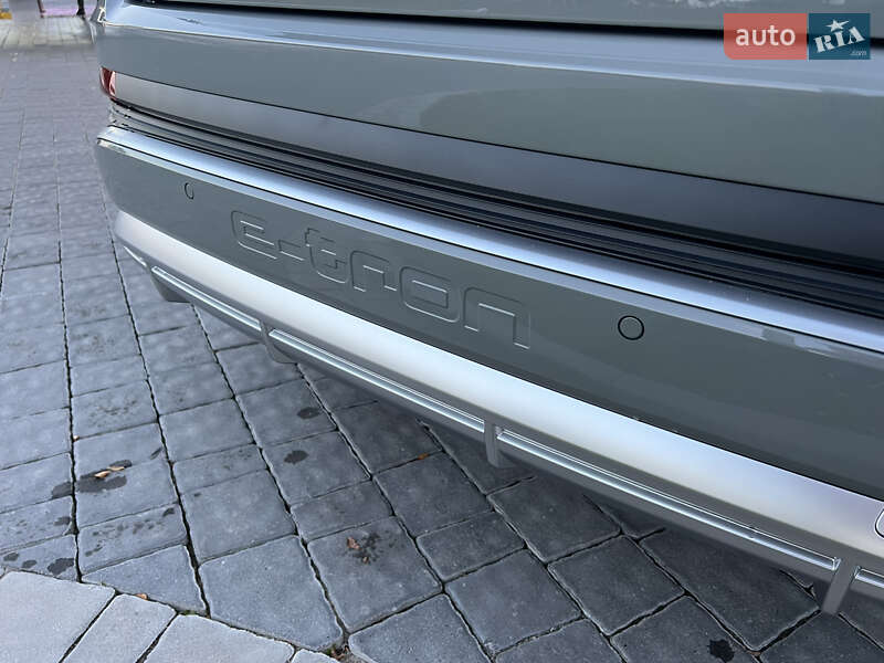 Позашляховик / Кросовер Audi Q4 e-tron 2023 в Івано-Франківську